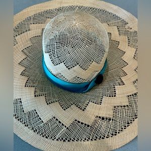 Little Doe hat from soho boutique Warm. NWT